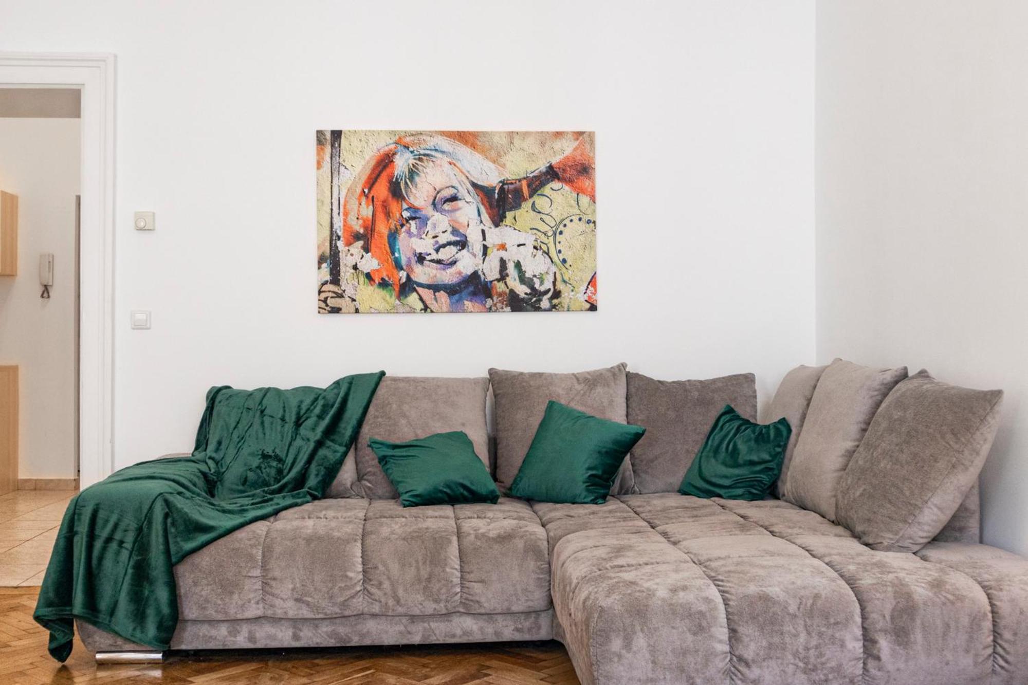 Prime Location & Peaceful Shared 2 Bedroom Apt With Backyard Vienna Exterior photo